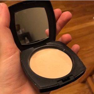 Pressed powder